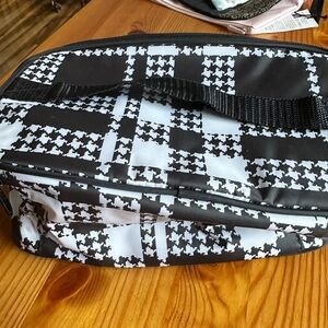 Cosmetic bag by Thirty-one gifts